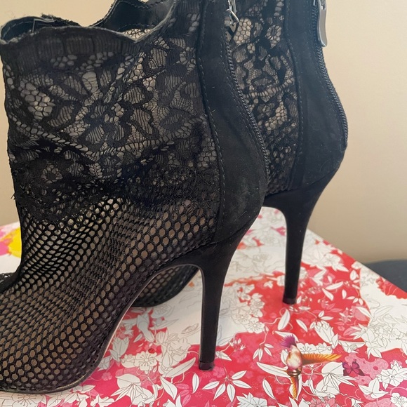 Open toe lace and net ankle boots - Picture 3 of 4